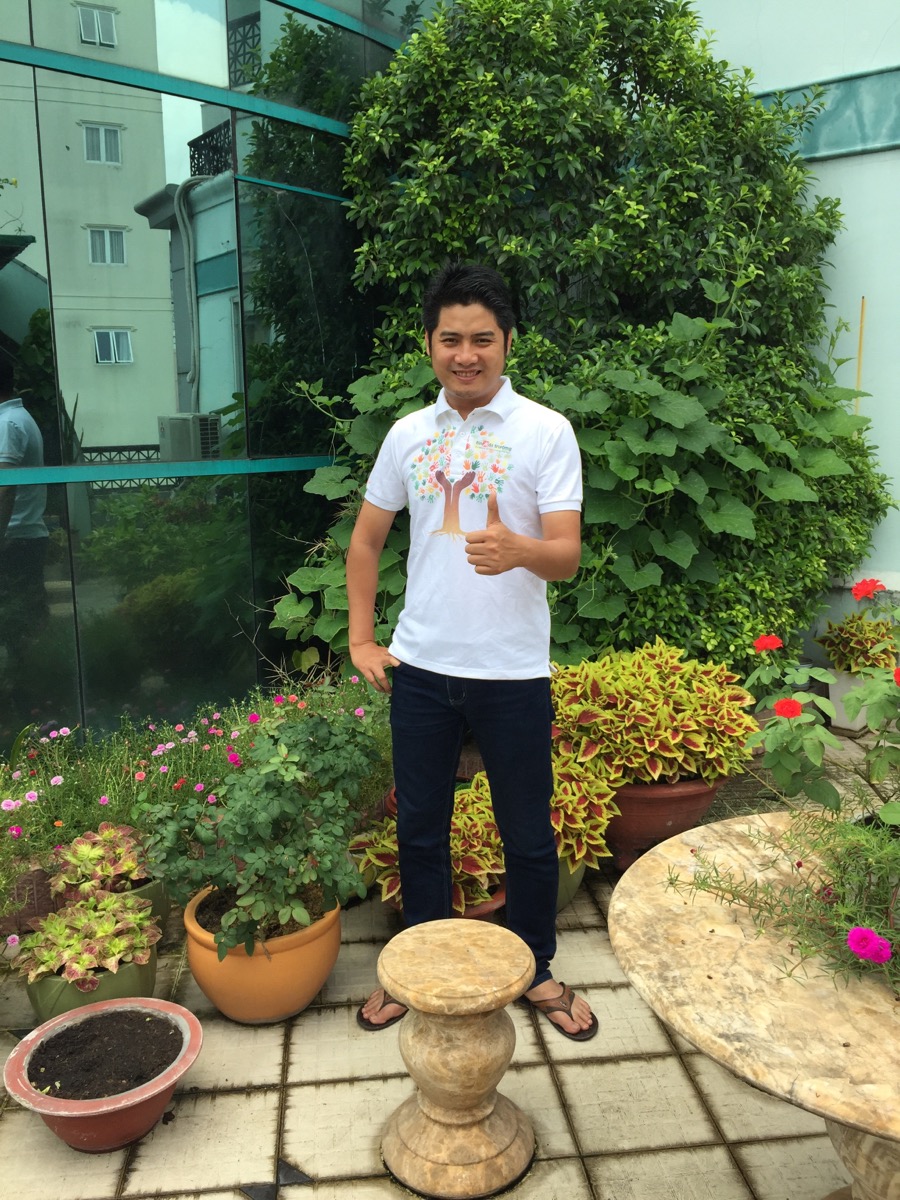 Bạn[-]trẻ[-]ủng[-]hộ[-]áo[-]thun[-]"Chung[-]tay[-]vì[-]môi[-]trường[-]xanh"